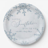小さな雪の結晶の冬のワンダーランド赤ちゃんシャワー ペーパープレート (正面)