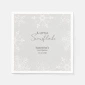 小さな雪の結晶の赤ちゃんシャワーグレー スタンダードカクテルナプキン (正面)