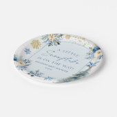 小さな雪の結晶の青い冬の赤ちゃんシャワー ペーパープレート (アングル)