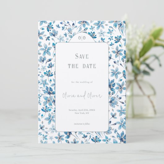 小さな青い花結婚式の日付を保存 招待状 (スタンド正面)