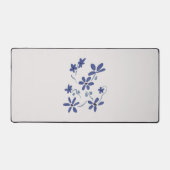 小さな青のロマンチックな花 デスクマット (正面)