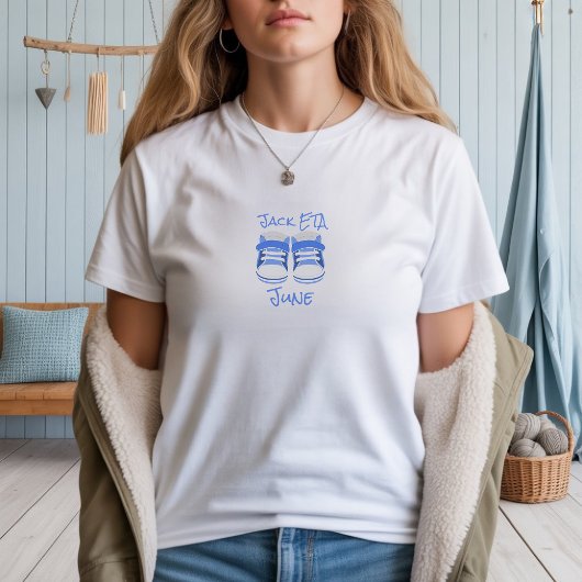 小さな靴 ビッグニュース オーダーメイド 妊娠Tシャツ Tシャツ