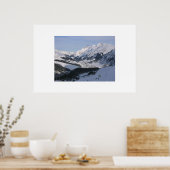 小さな高山の村を見下ろす ポスター (キッチン)