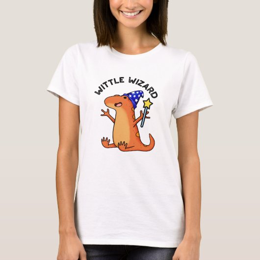 小さな魔法使いの面白いトカゲの駄洒落 Tシャツ (正面)
