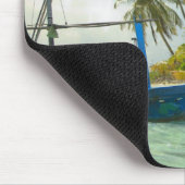 小さな魚釣り船に乗った女性 マウスパッド (コーナー)