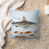 小さな魚 大きな影 クッション (ブランケット)