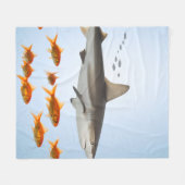 小さな魚 大きな影 フリースブランケット (正面(横))