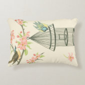 小さな鳥が枝に止まり鳥籠に止まる アクセントクッション (正面)