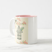 小さな鳥が枝に止まり鳥籠に止まる ツートーンマグカップ (正面左)