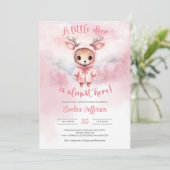 小さな鹿がピンクのトナカイの女の子 招待状 (スタンド正面)