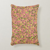 小さな黄色い花と枝をピンクの背景に置く アクセントクッション (正面(垂直))
