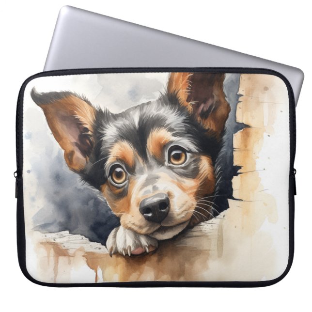 小さな黒と日焼けした子犬がフェンス越しに覗く ラップトップスリーブ (正面)