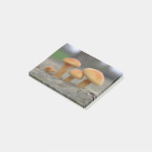 小さなToadstoolsマクロそれをノートに投稿 ポストイット (アングル)