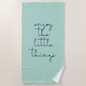 小さ楽しむいこと黒フォント ビーチタオル (正面)