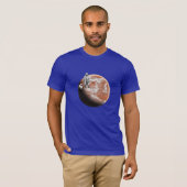 小さ犬を持つ宇宙飛行士 Tシャツ (正面フル)