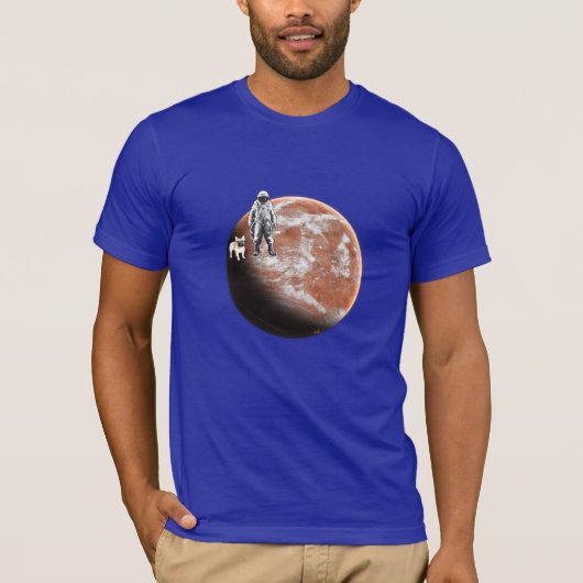小さ犬を持つ宇宙飛行士 Tシャツ (正面)