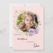 小スタイリッシュさな野草園少女1歳の誕生日 招待状 (正面)