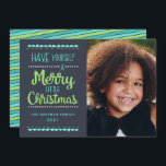 小モダンメリークリスマスかわいいライム写真 シーズンカード<br><div class="desc">これらのおもしろいとクリスマス応援を送モダン信する写真カード！彼らはスタイリッシュ、可愛いタイポグラフィ読、「あなた自身の小さなクリスマスを持つライムグリーンと暗いネイビーの青い背景のアクアでメリーす」を特徴としている。カードの背面には、調整された斜めのカラフルストライプデザインが含まれる。商品やデザインの問い合わせ連絡はorabellaprints@outlook.comまで(Tracey)にてお願い。</div>