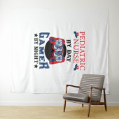 小児ナースバイデイゲーマーBy Night – 小児G タペストリー (インサイチュ(横))