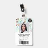 小児科医のかわいいロゴコード バッジ (正面 （クリップ付）)