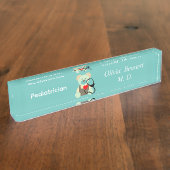 小児科医 – テディ – 聴診器 デスクネームプレート (側面)