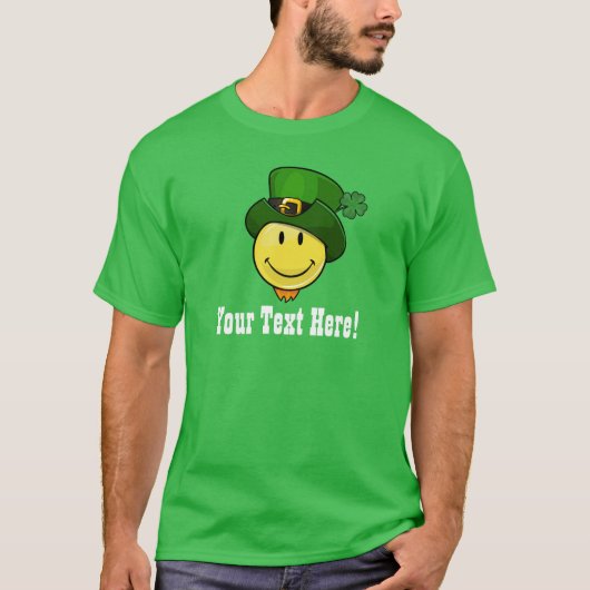 小妖精の帽子が付いているクラシックで幸せな顔 Tシャツ (正面)