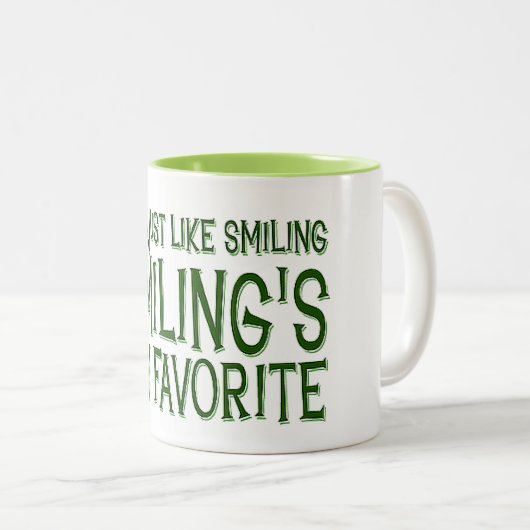 「小妖精や小人/笑顔が私のお気に入りのこと」クリスマスマグ ツートーンマグカップ (正面右)