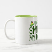 「小妖精や小人/笑顔が私のお気に入りのこと」クリスマスマグ ツートーンマグカップ (左)