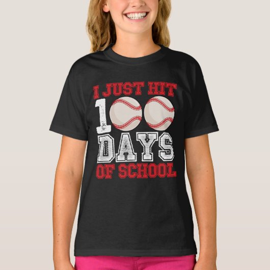 小学校を100日迎えました 野球 Tシャツ (正面)