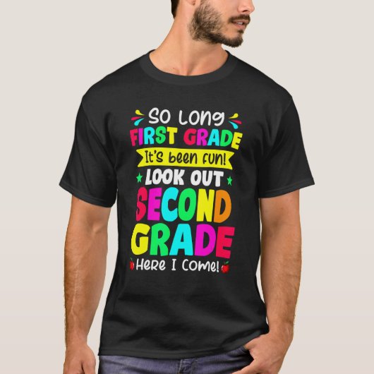 小学校1年生の最後の日 2年生に注目 かわいい Tシャツ (正面)