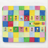 小学生が教室で机を使って マウスパッド (正面)