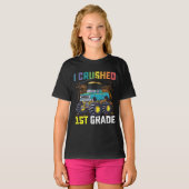 小学1年生のモンスタートラック卒業式をやり遂げた Tシャツ (正面フル)