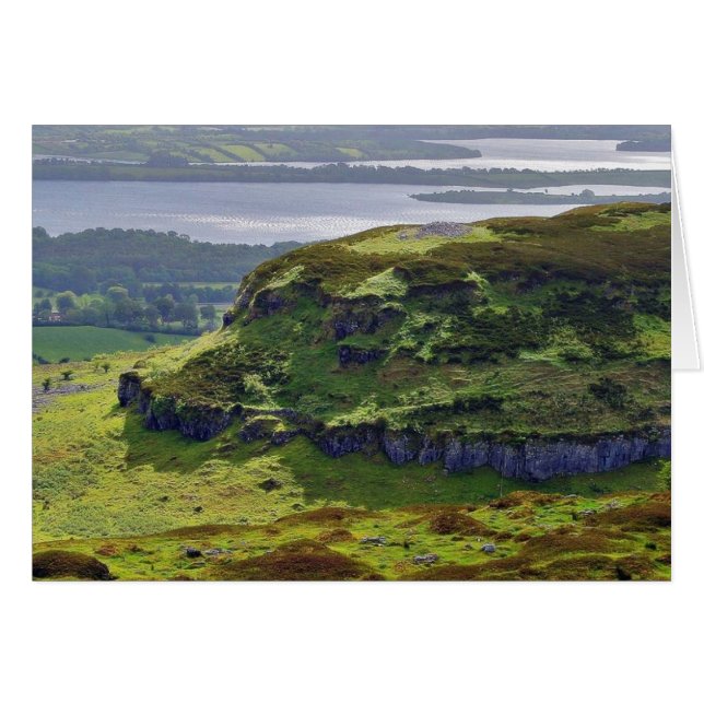 小屋の場所の上のCarrowkeel (正面横)