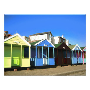小屋の青空の砂の英国の海岸の写真を浜に引き上げて下さい フォトプリント