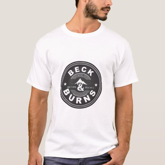 小川および焼跡ビールロゴの暗闇のTシャツ Tシャツ (正面)
