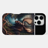 小川のそばに立つ彫刻のムース iPhoneケース (裏面横)