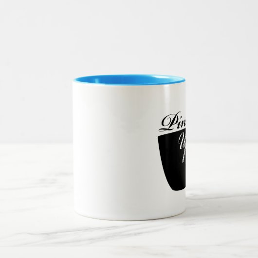 小指はティーカップのマグを持ち上げます ツートーンマグカップ (中央)