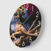 小枝のかわいいキンカチョウ ラージ壁時計 (傾斜)