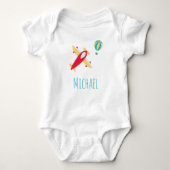 小男の子の飛行機と気球(ファーストネーム) ベビーボディスーツ (正面)