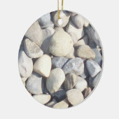 小石クローズアップ セラミックオーナメント (左)