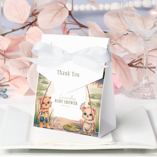 小素朴さな漁師が喜びの赤ちゃんシャワーで歩く フェイバーボックス