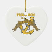 小誇りを持った将校の母 セラミックオーナメント (裏面)