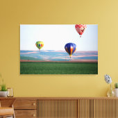 小麦カラフルに熱気球が浮かぶ キャンバスプリント (インサイチュ (リビング))