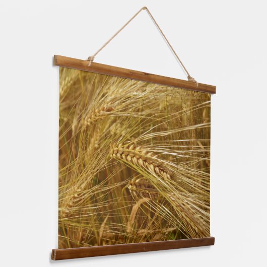 小麦畑。収穫時間だ！ 吊り下げ型タペストリー (傾斜あり)