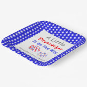 少しの爆竹が近づいている ペーパープレート (傾斜あり)