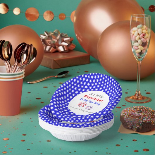 少しの爆竹が近づいている ペーパーボウル (複数)