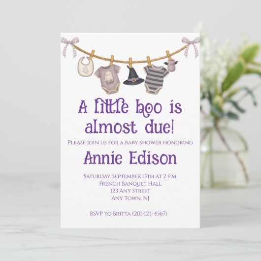 少しブーが来たばかりだ | ハロウィーンの赤ちゃんシャワー 招待状 (スタンド正面)