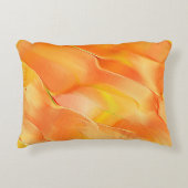 少し多くのオレンジと黄色で刻まれている アクセントクッション (正面)