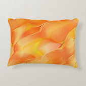少し多くのオレンジと黄色で刻まれている アクセントクッション (裏面)
