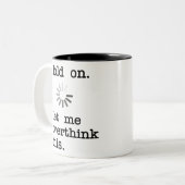少し考え過ぎでしょう – 皮肉おもしろいな ツートーンマグカップ (正面左)